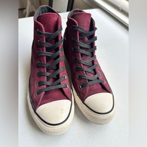 Converse High (Women) Burgundy Suede Size 7